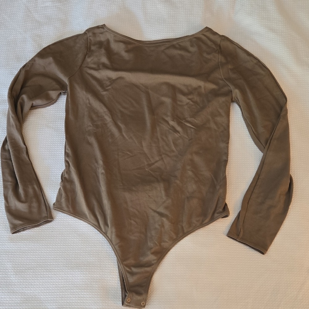 Wolford‎ Long Sleeve Open Back Bodysuit Tan Boat Neck Snap Closure NWT